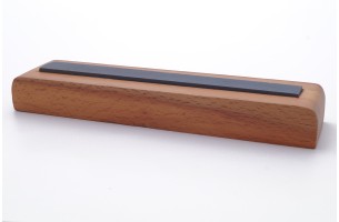 Pietra con base in legno per affilare