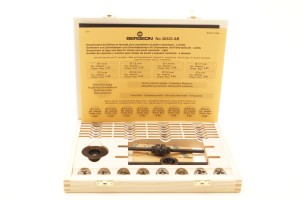 Assortimento di filiere e maschi